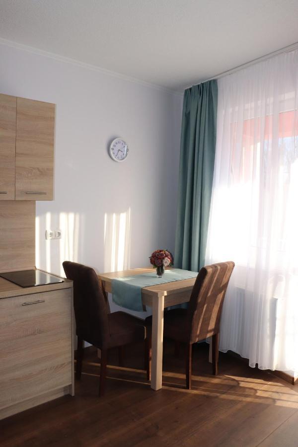 Liget Apartmanhaz Kehidakustány Eksteriør billede