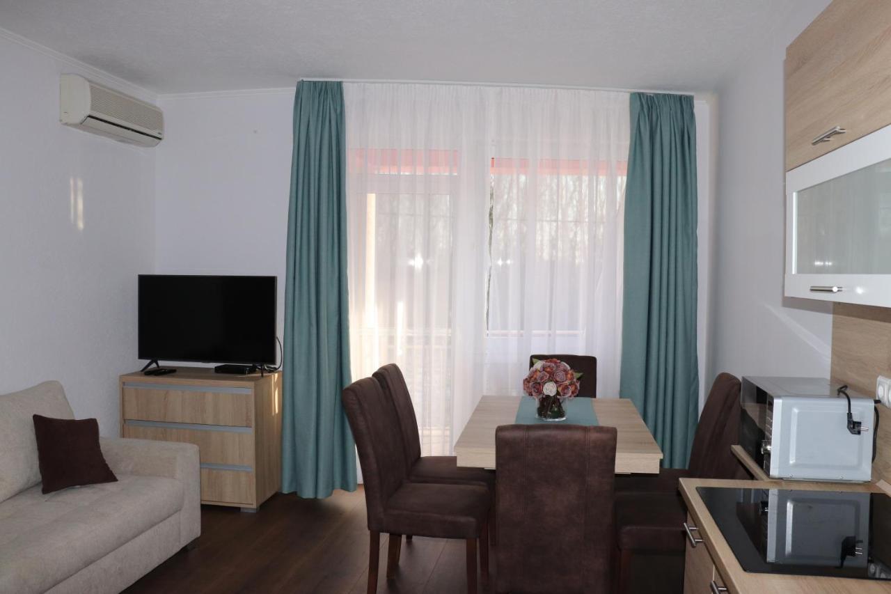 Liget Apartmanhaz Kehidakustány Eksteriør billede
