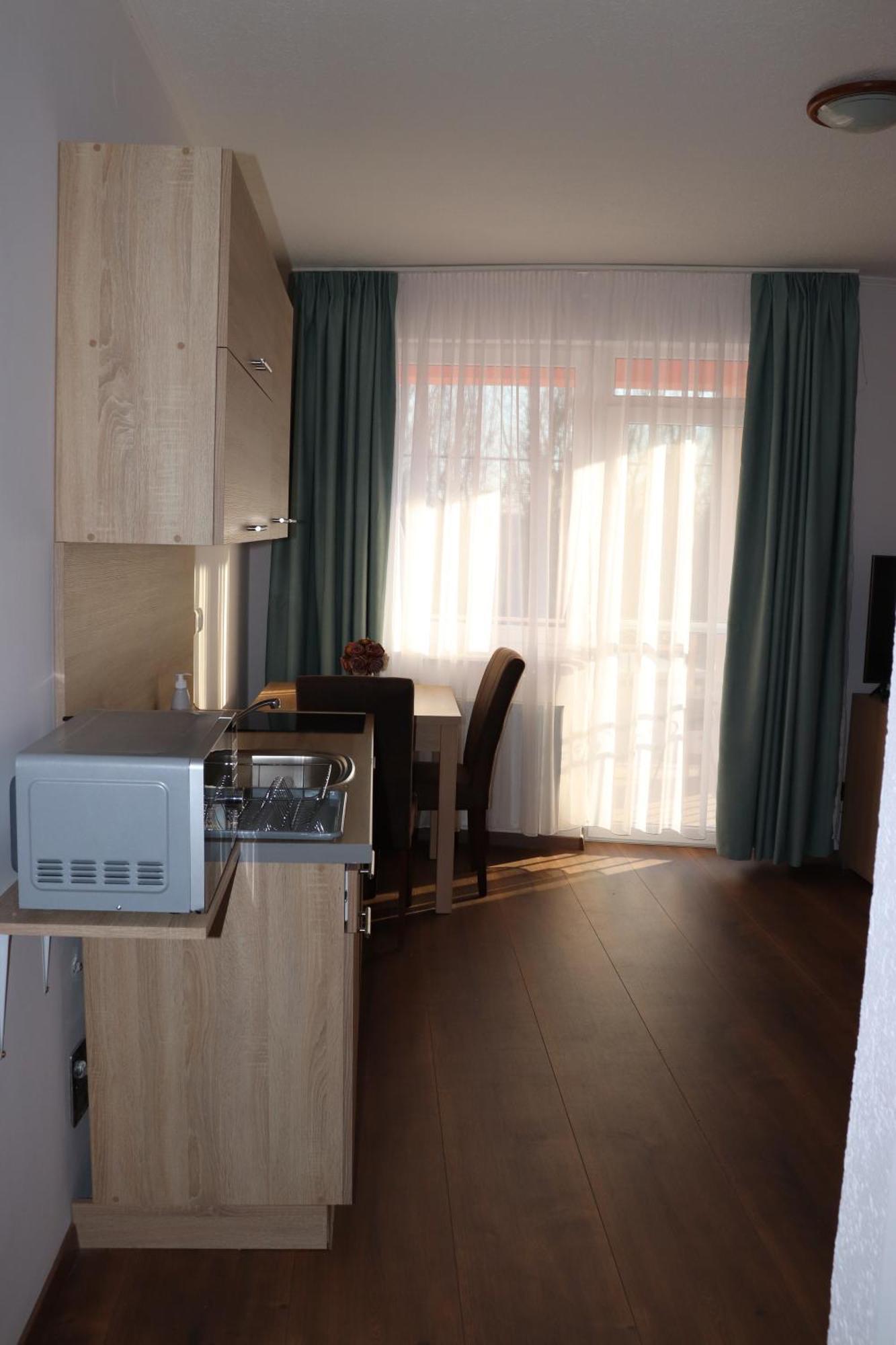 Liget Apartmanhaz Kehidakustány Eksteriør billede